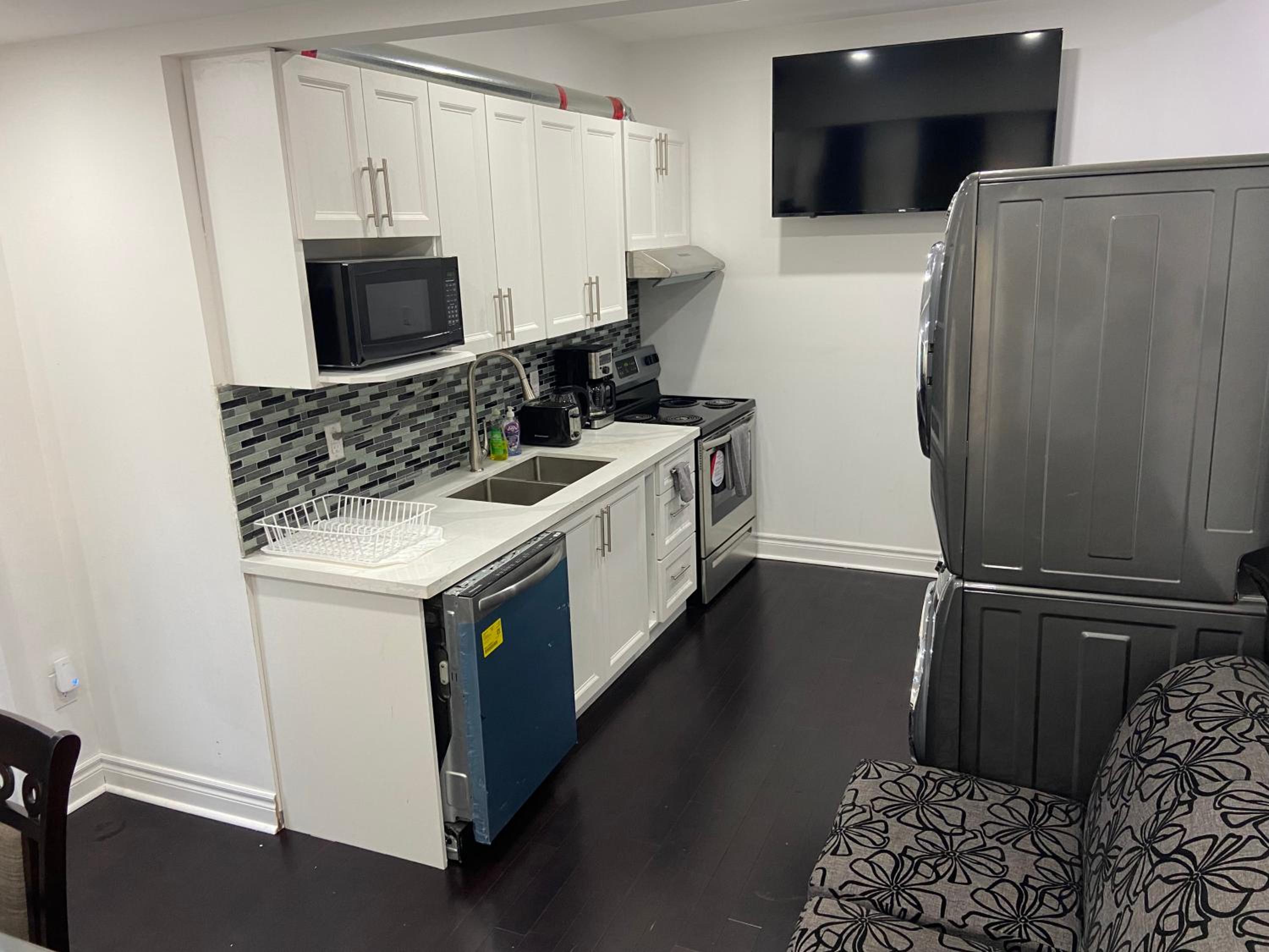 Oshawa Downtown, 2 Bed rooms house fully furnished