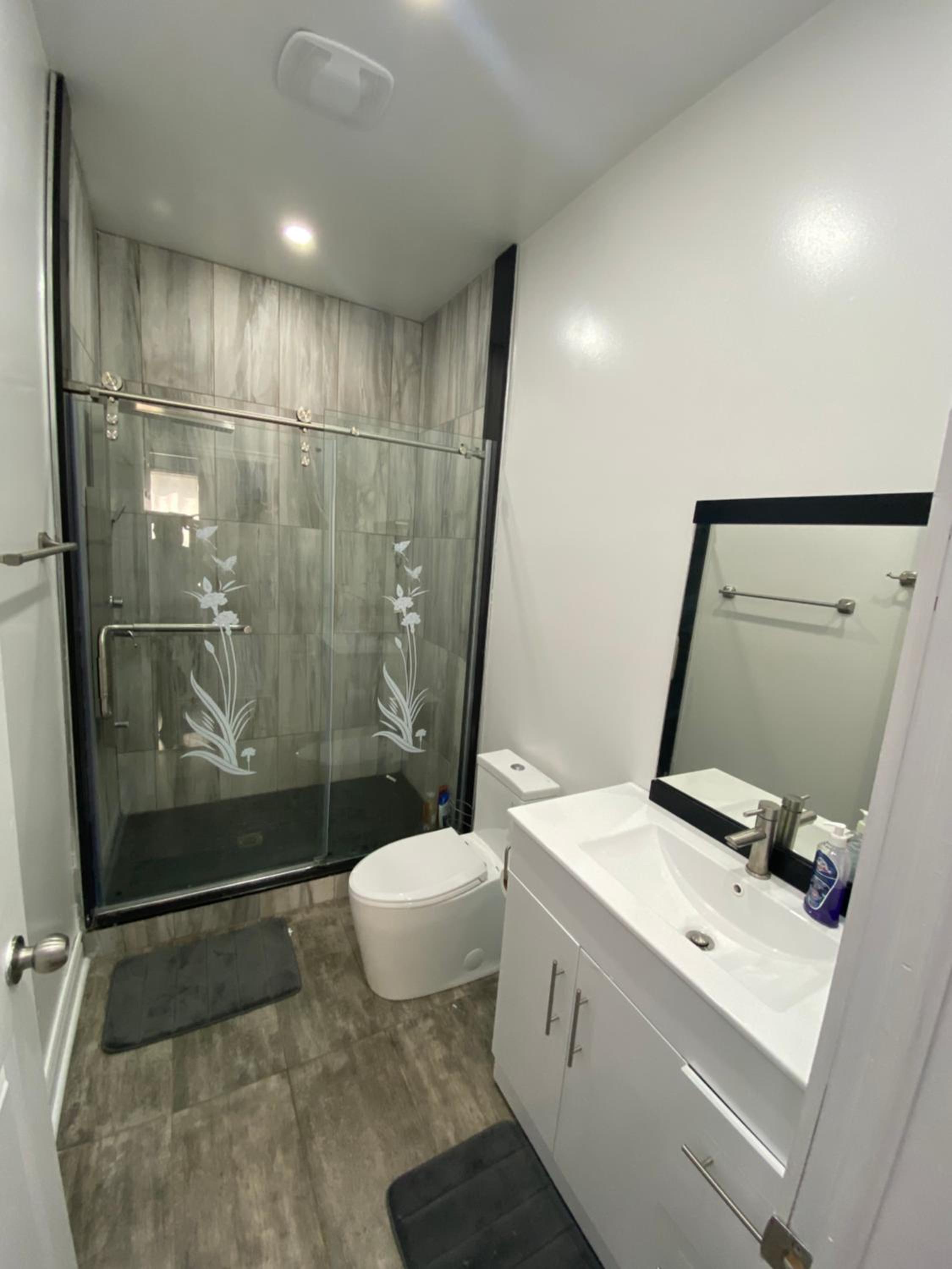 Oshawa Downtown, 2 Bed rooms house fully furnished
