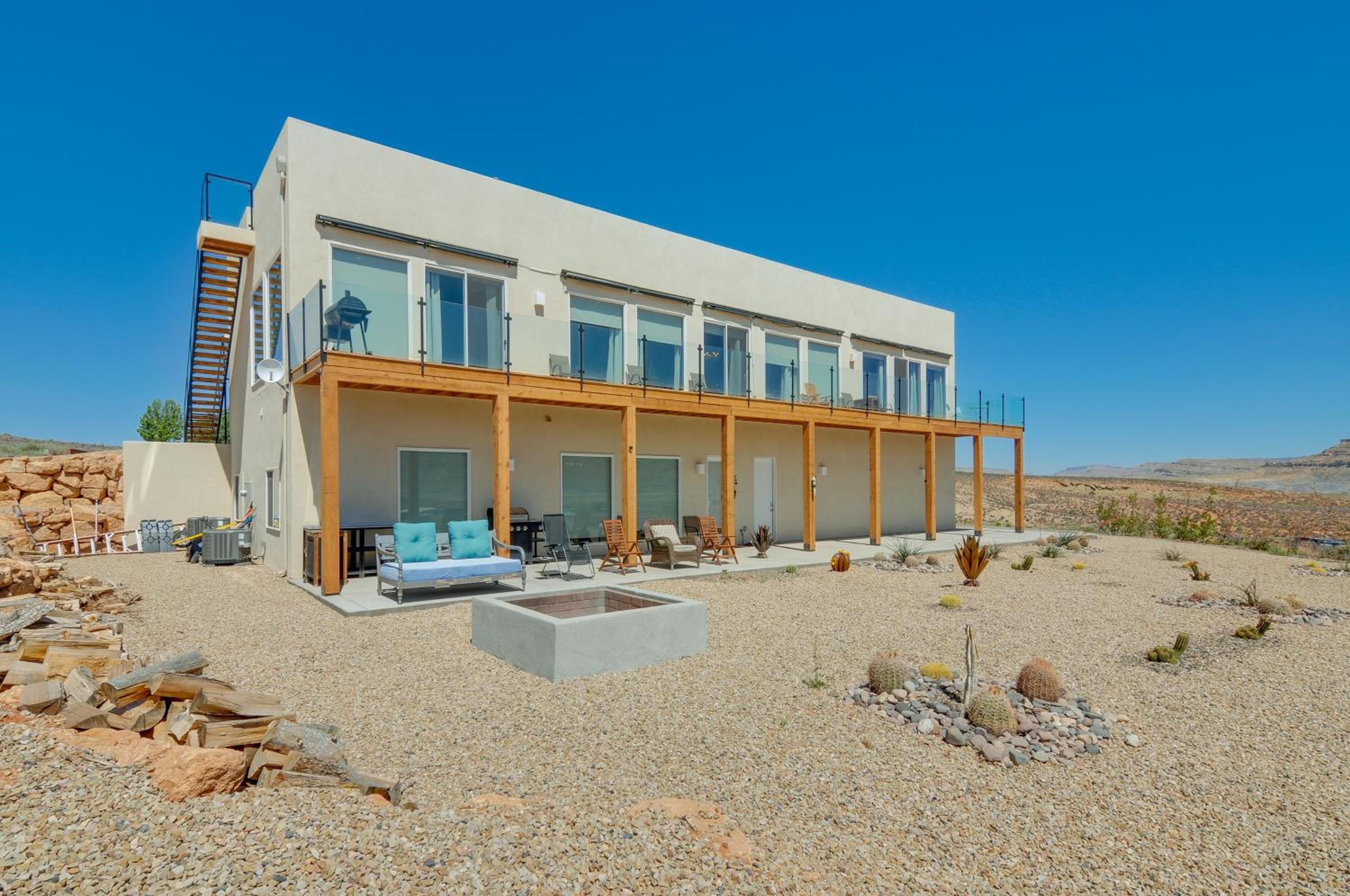 Page Vacations - Lake Powell Sunrise Villa by Antelope Canyon - Property Image 1