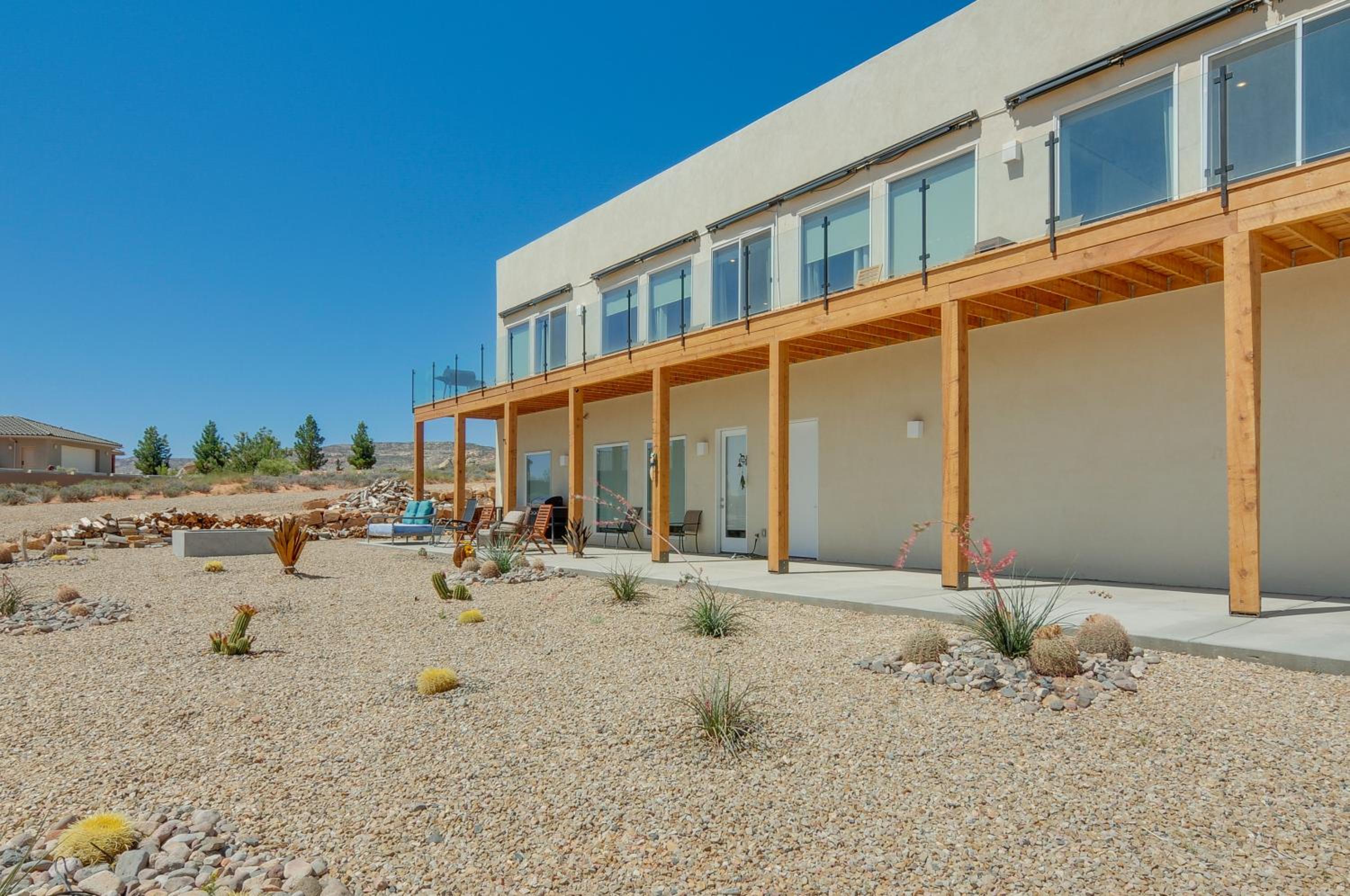 Lake Powell Sunrise Villa by Antelope Canyon with firepit and scenic views view 3