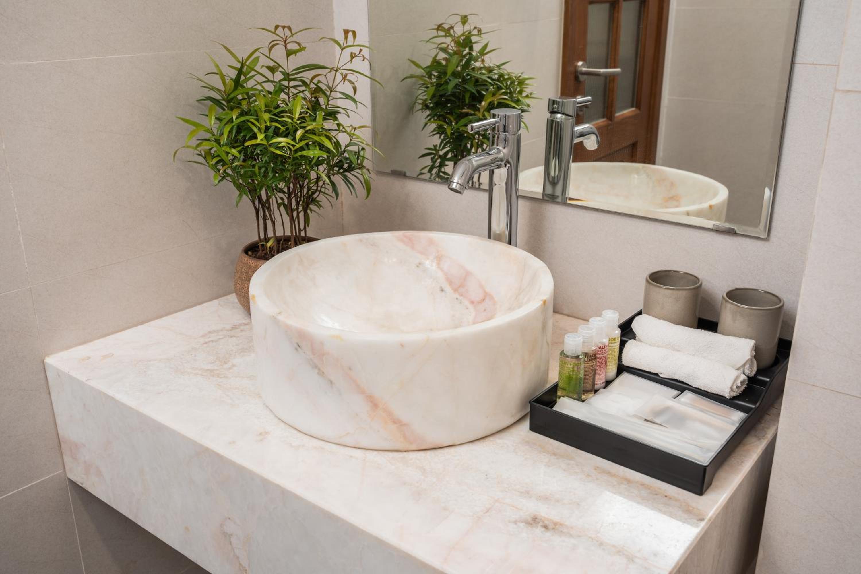 Le Parfum Apartment and Hotel