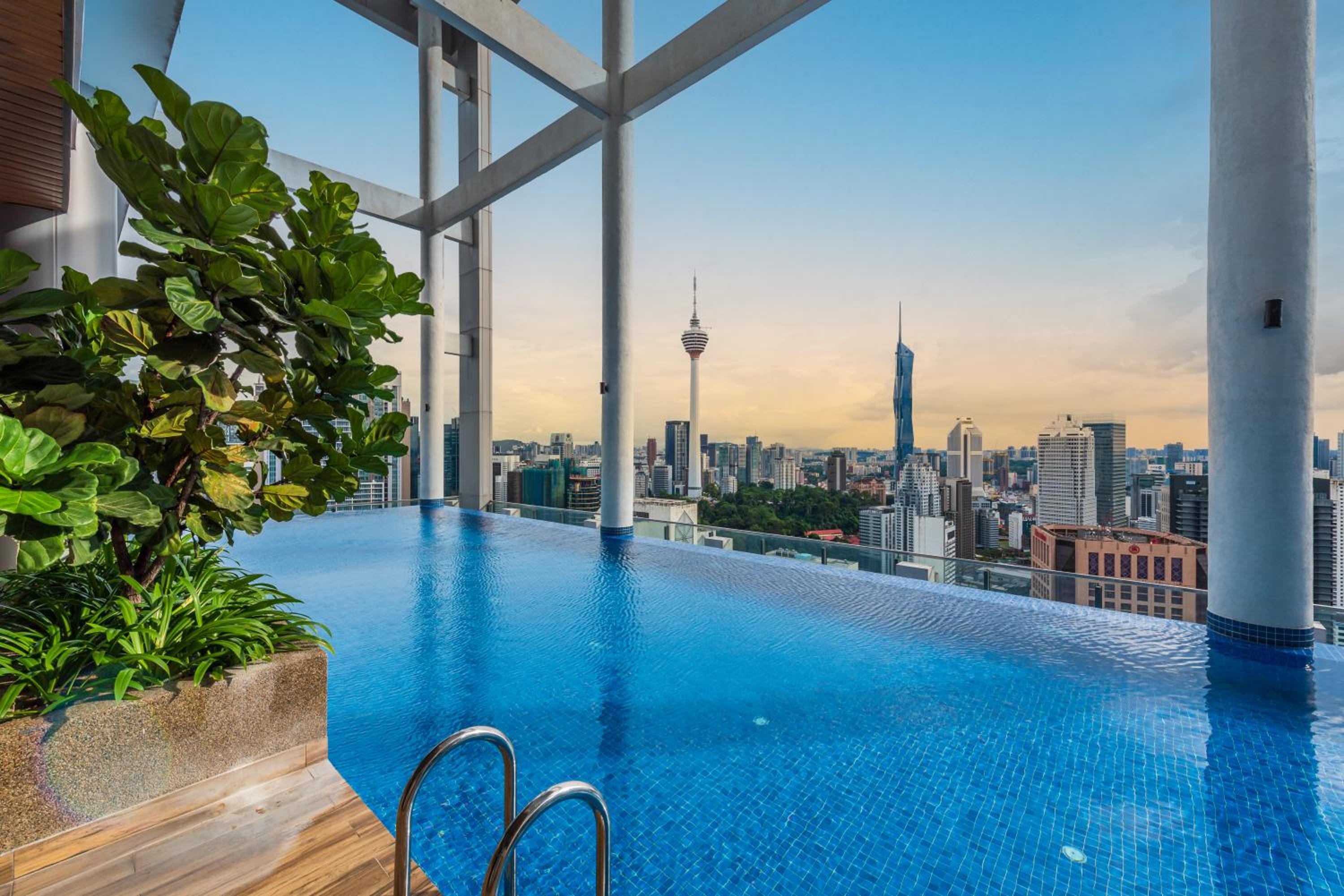 Penthouse Sky Jacuzzi At KLCC