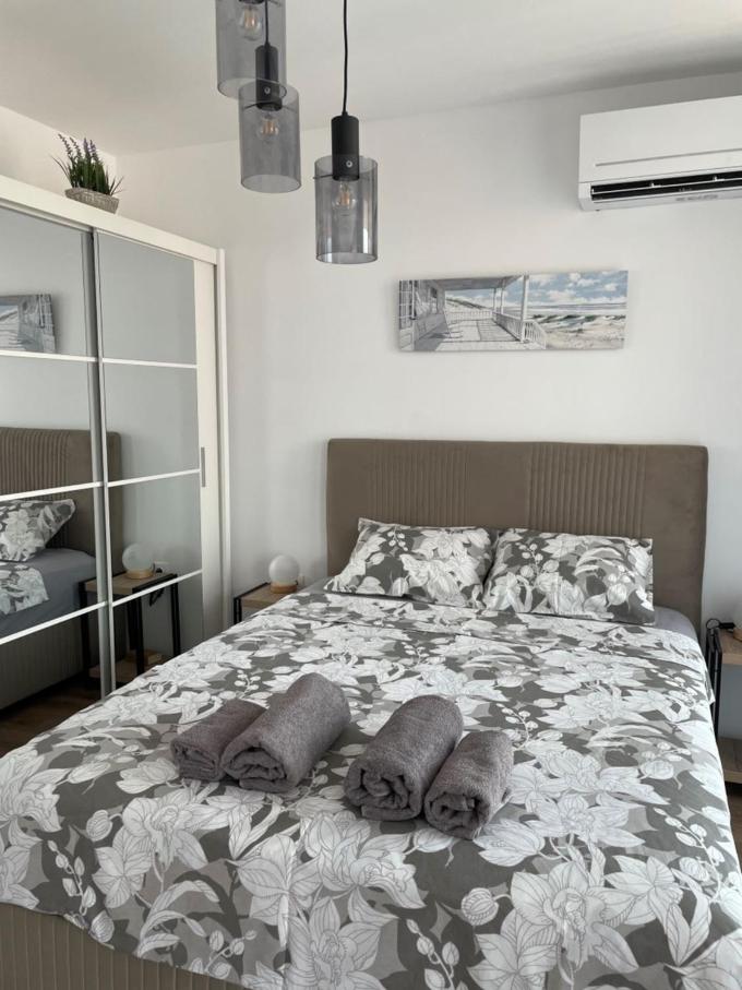 SUNNY STUDIO AZUR