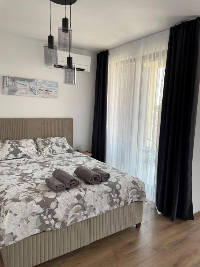 SUNNY STUDIO AZUR