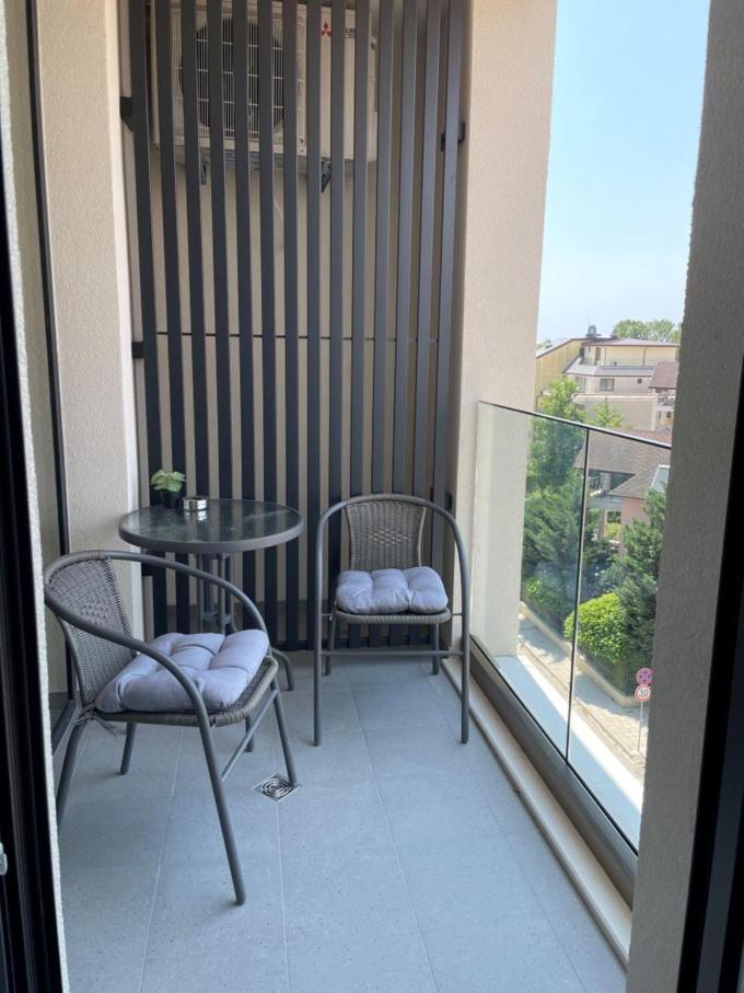 SUNNY STUDIO AZUR