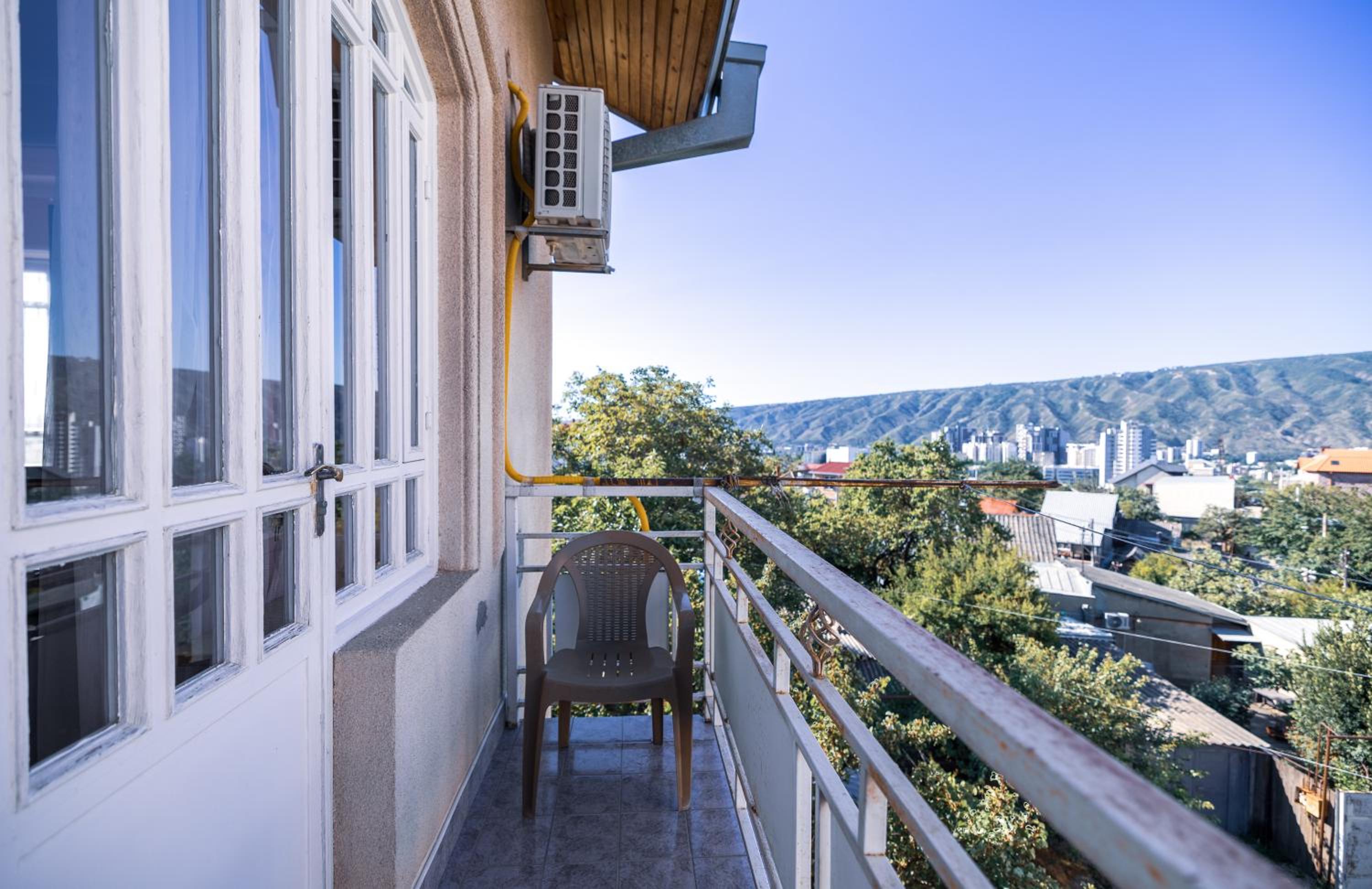 Metro Palace view 4