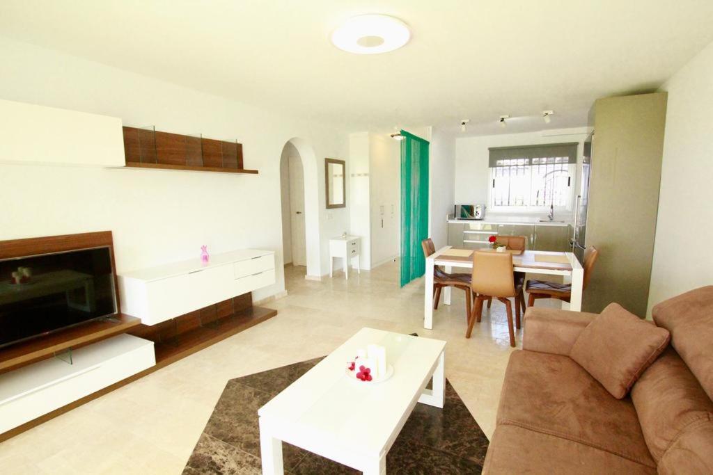 Miraflores Sea View Apartment with Garden