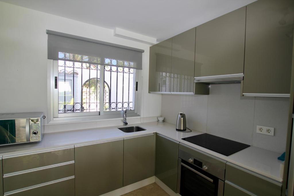 Miraflores Sea View Apartment with Garden