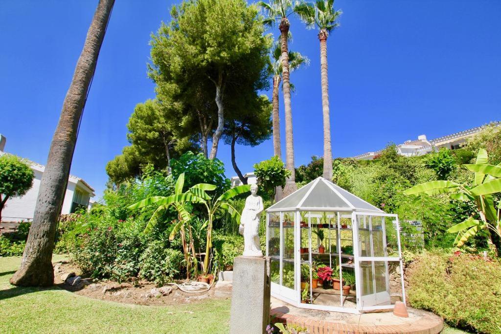 Miraflores Sea View Apartment with Garden