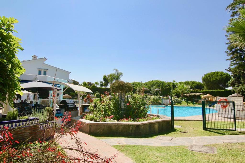 Miraflores Sea View Apartment with Garden