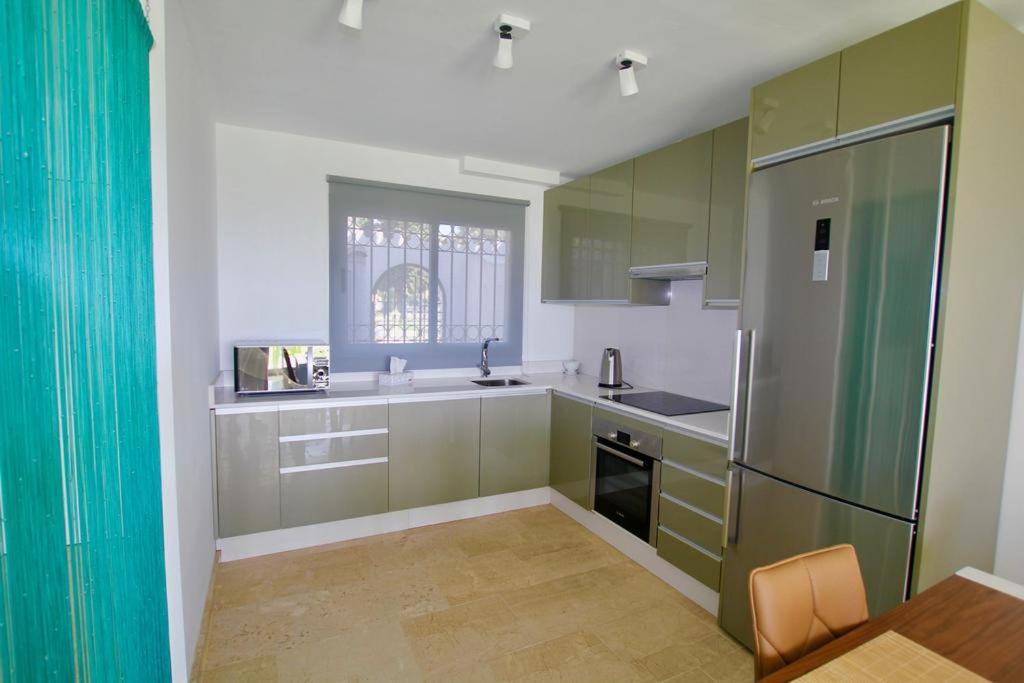 Miraflores Sea View Apartment with Garden