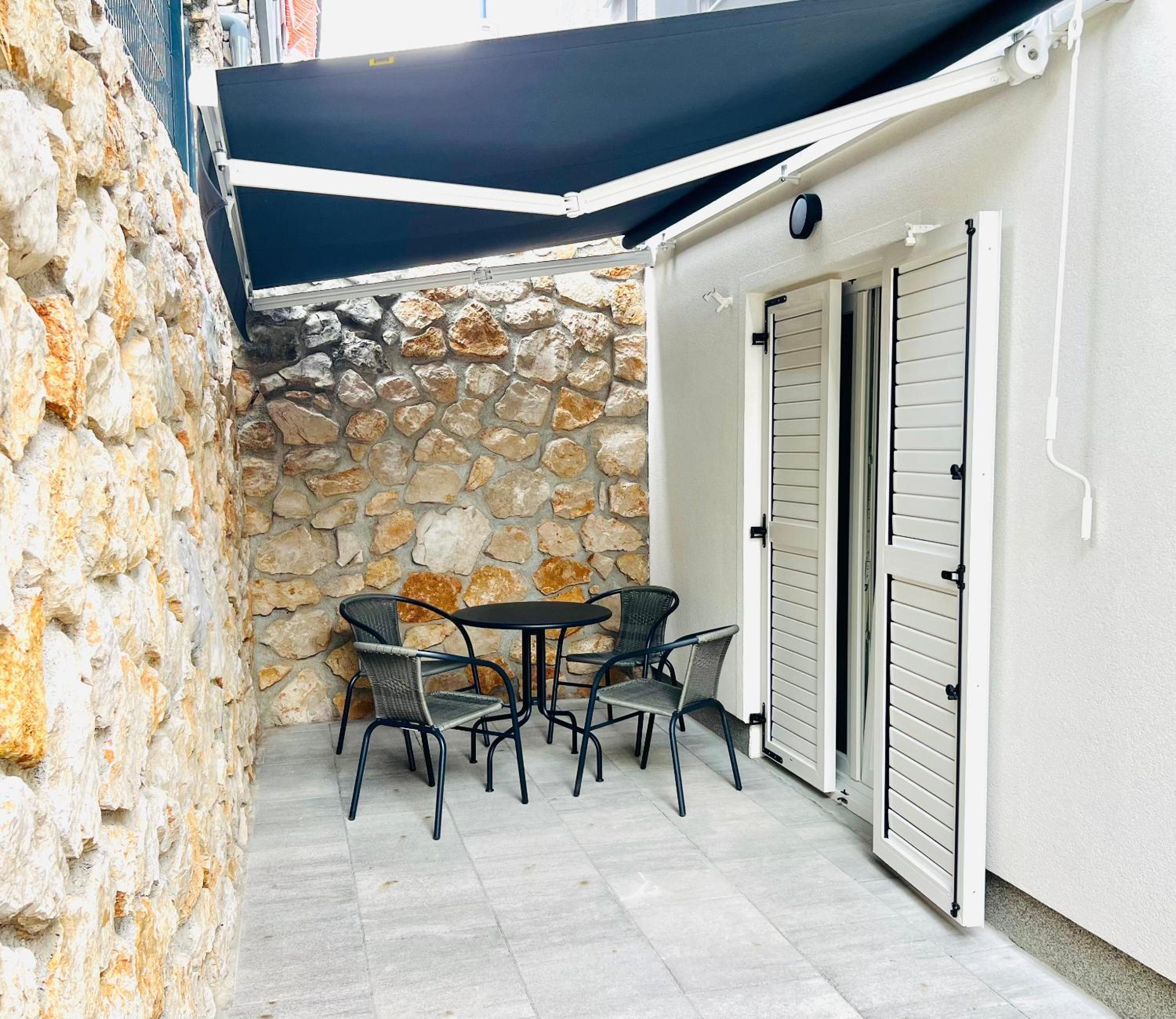 Apartmani AViS
