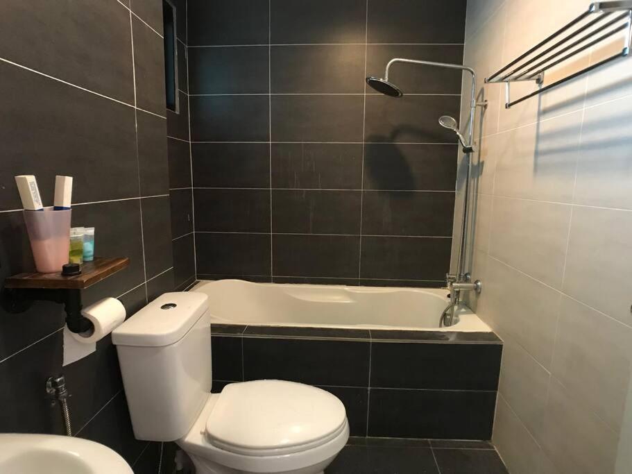 THR339 Kinta Riverfront Suites -6pax