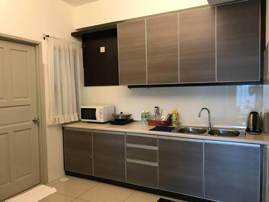 THR339 Kinta Riverfront Suites -6pax