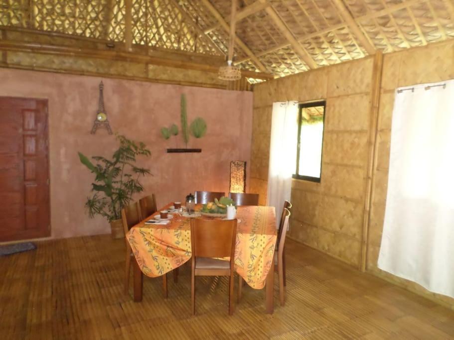 Villa Paro-paro en pleine nature avec piscine