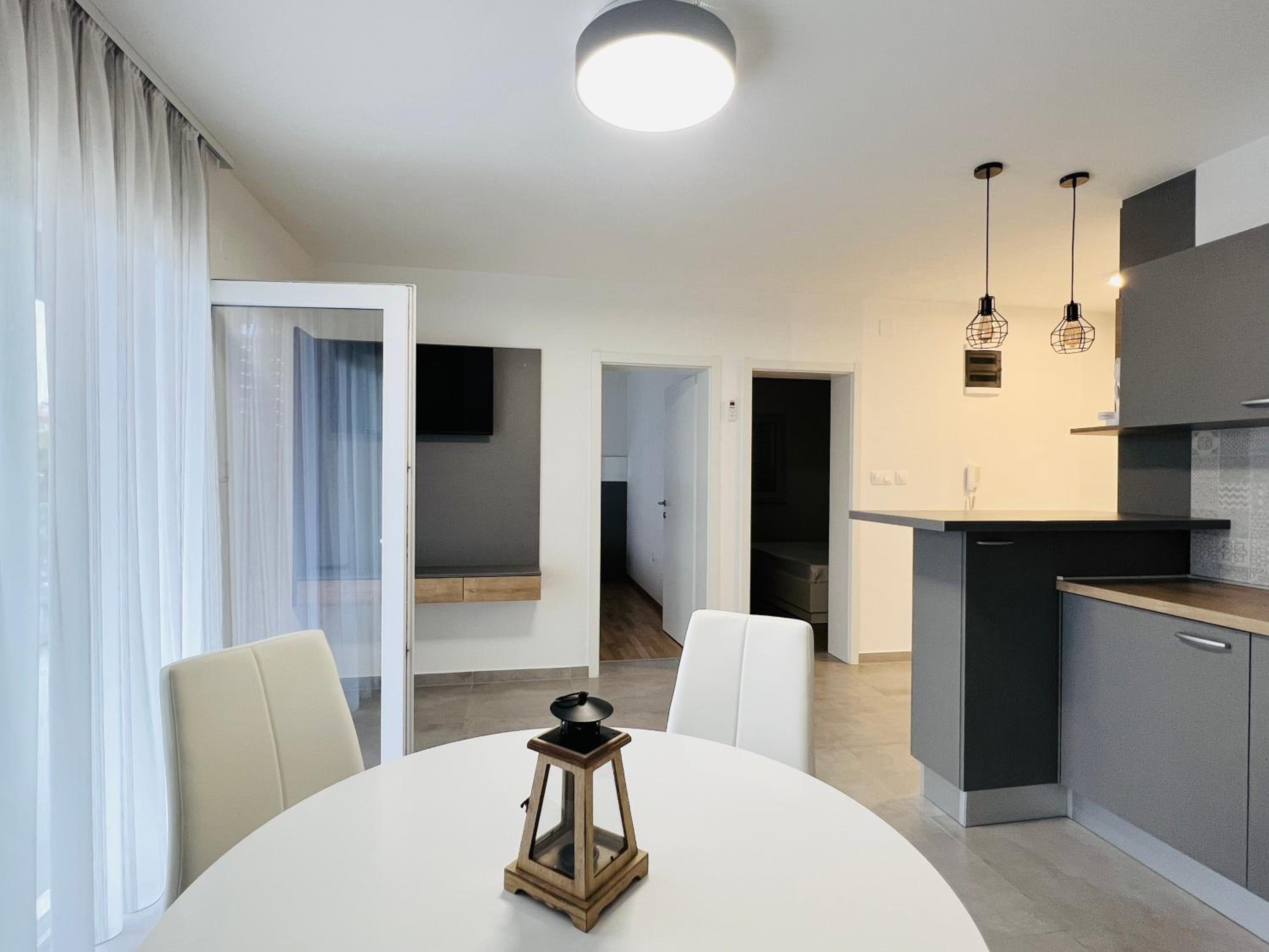 Apartmani AViS