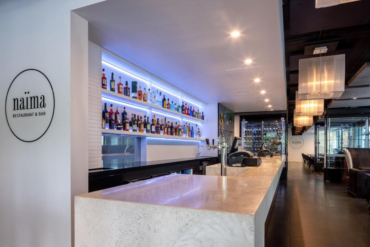 bar