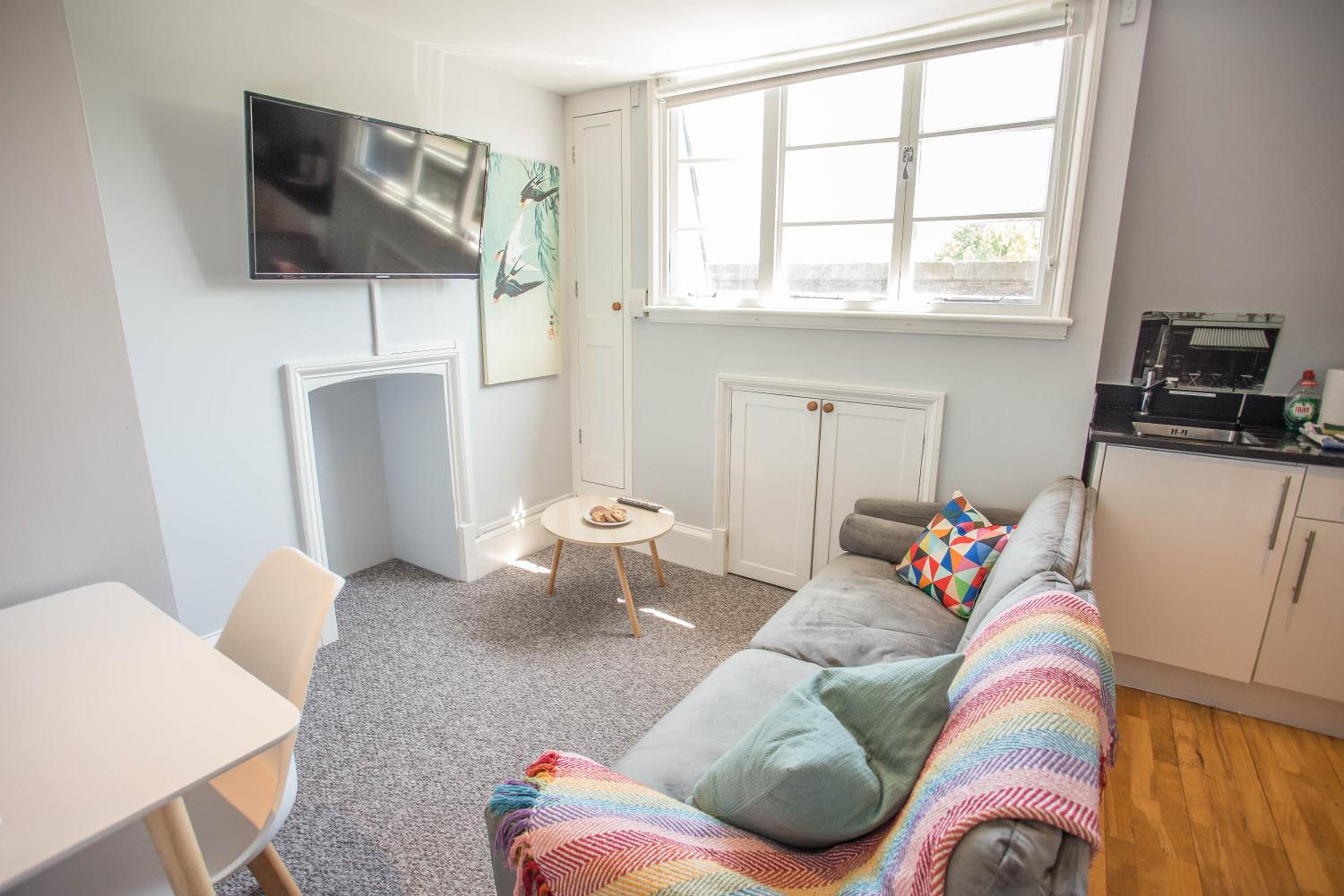 Cosy, Central Flat for up to 4 with Park View view 4