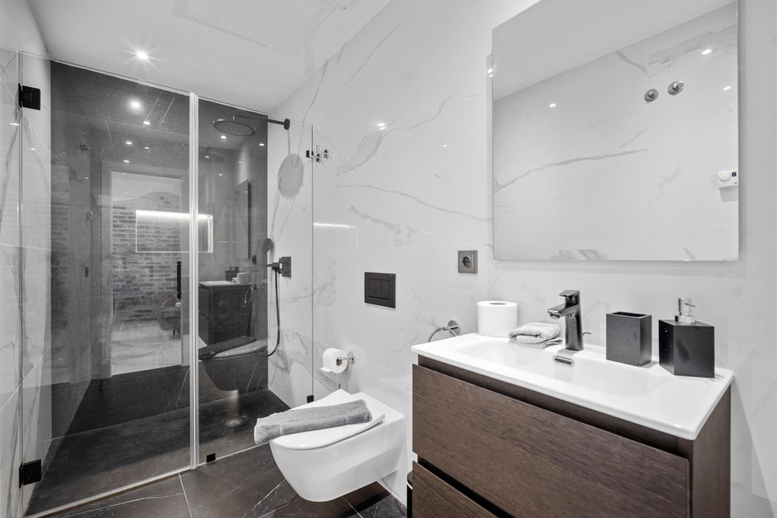 Casa Del Sol by Finest Rentals view 5
