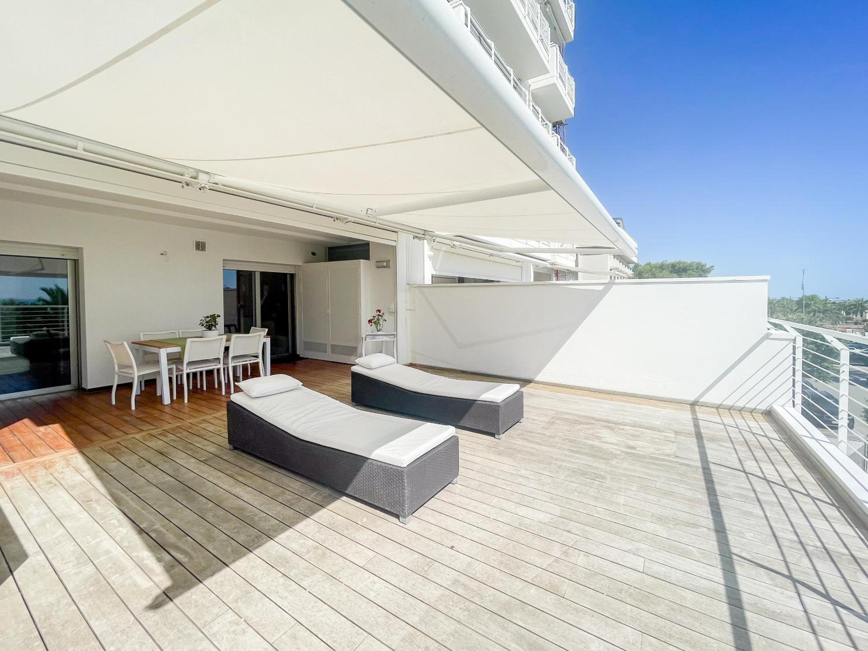Homiday - Riviera Palace view 3