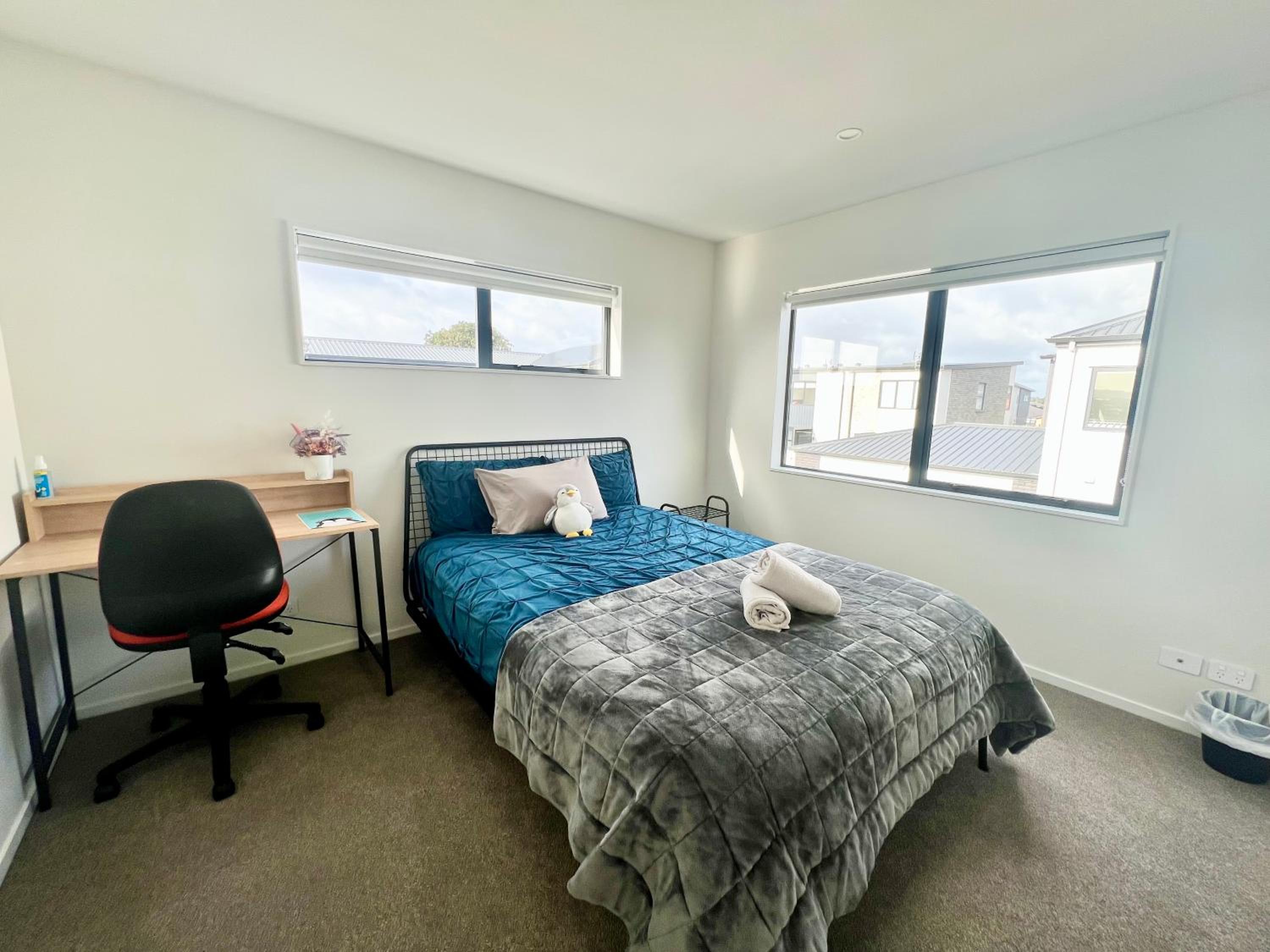 A&J Queen bedroom-Quiet and brand new with reserve view view 3