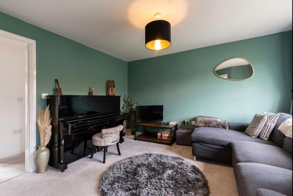 Charming 2 Bed Home in Edwalton view 2