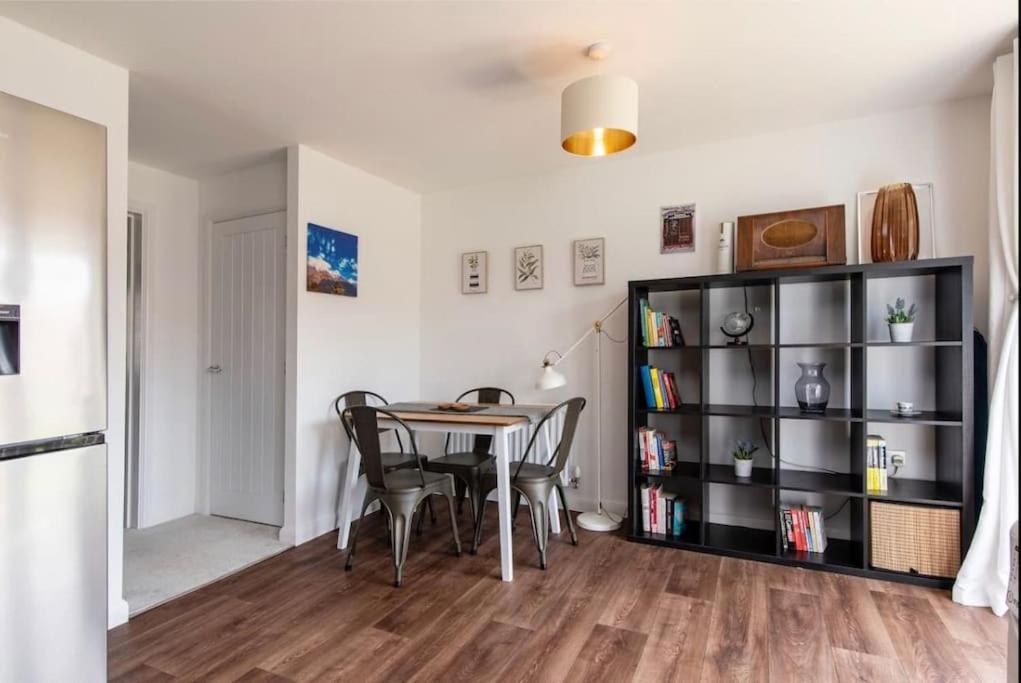 Charming 2 Bed Home in Edwalton view 5