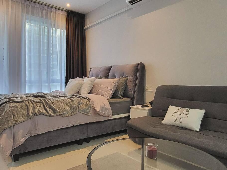 Experience Movie under the stars galaxy - Studio Suites - 15 mins to CIQ