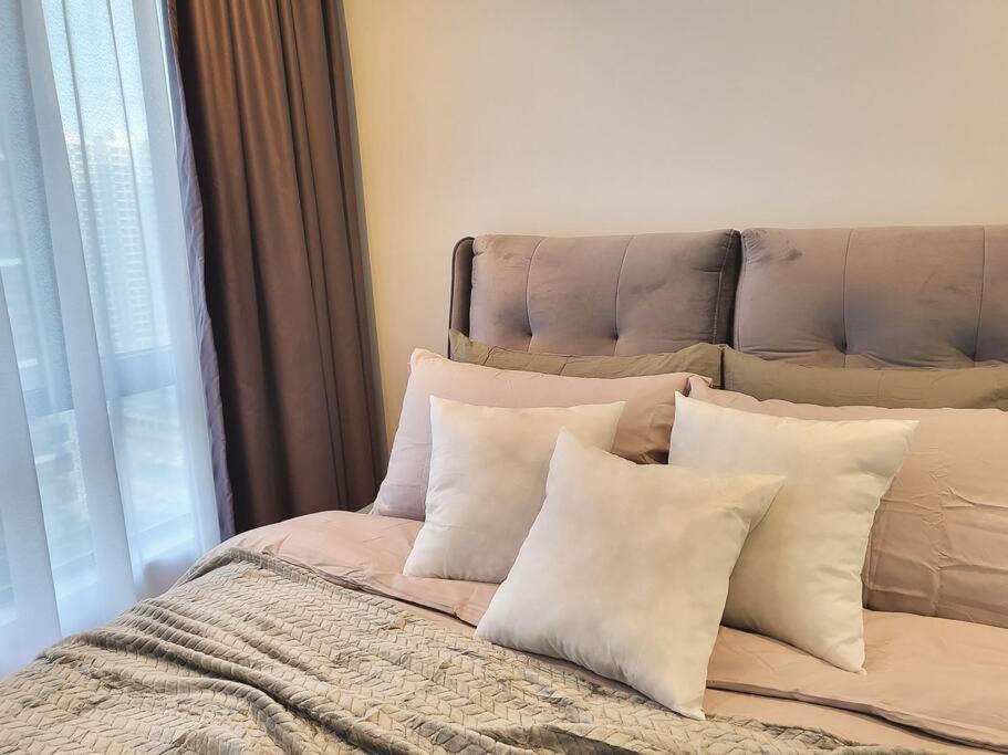 Experience Movie under the stars galaxy - Studio Suites - 15 mins to CIQ