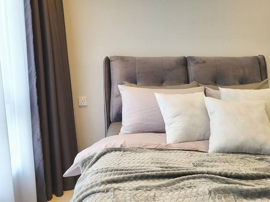 Experience Movie under the stars galaxy - Studio Suites - 15 mins to CIQ