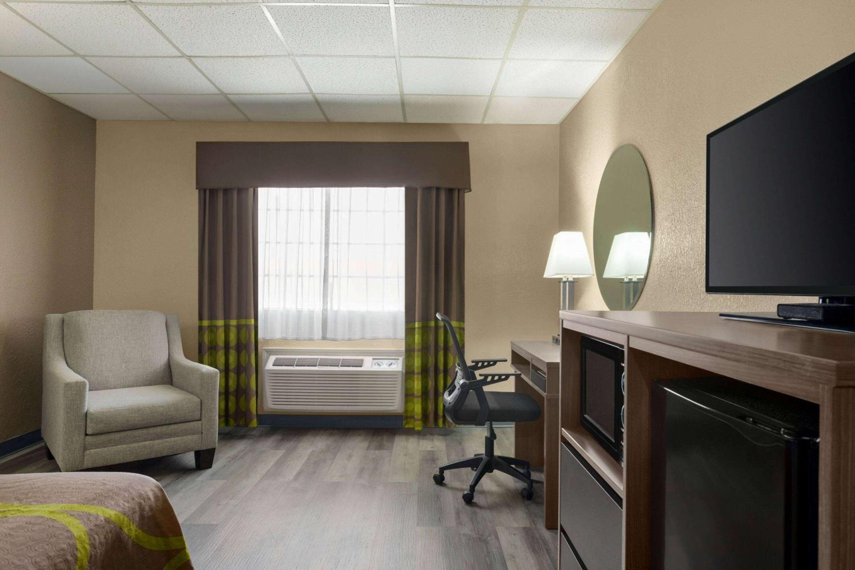 Gainesville Vacations - Super 8 by Wyndham Gainesville TX - Property Image 22