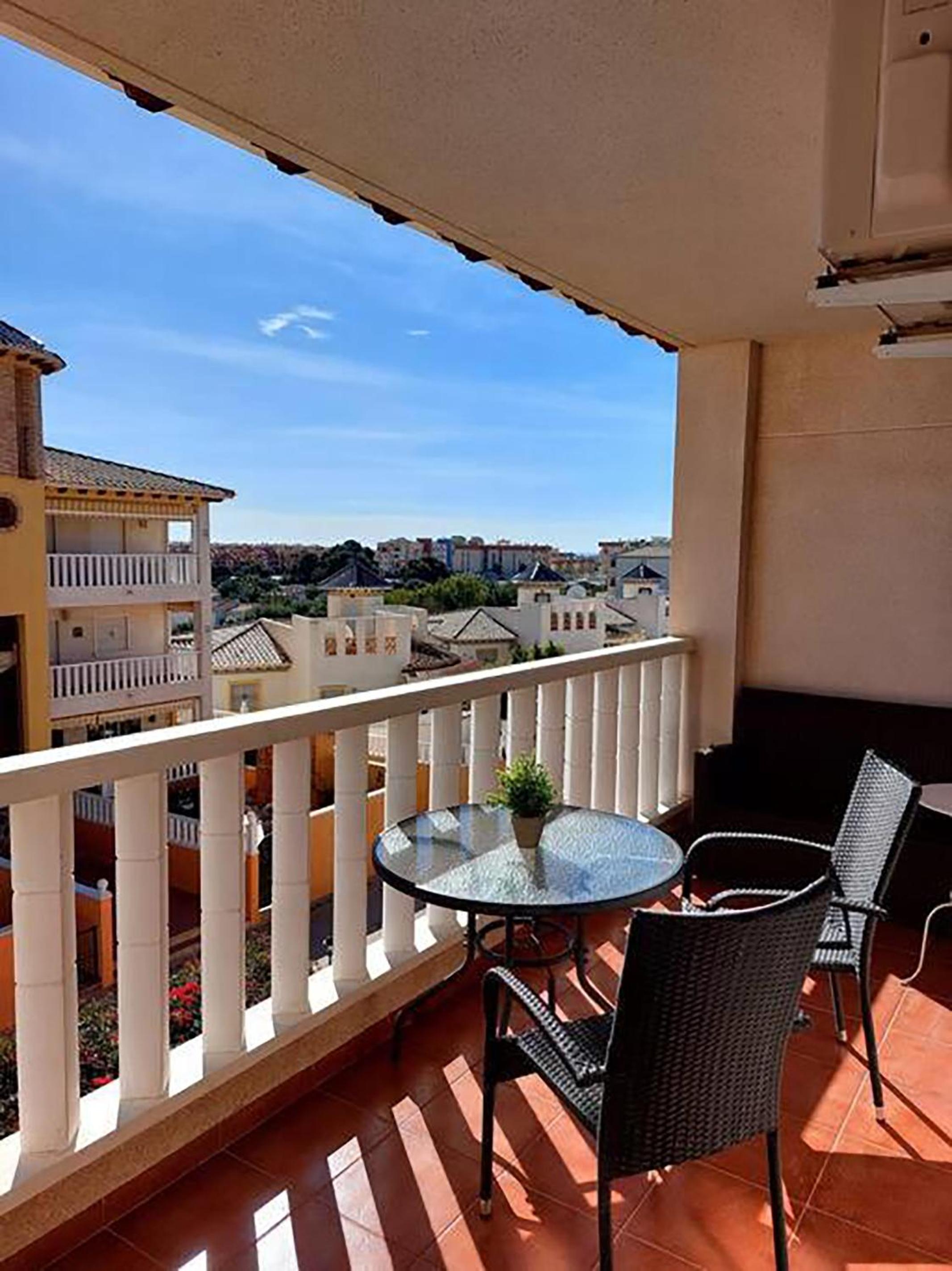Casa Castillo Penthouse with balcony and solarium near La Zenia boulevard