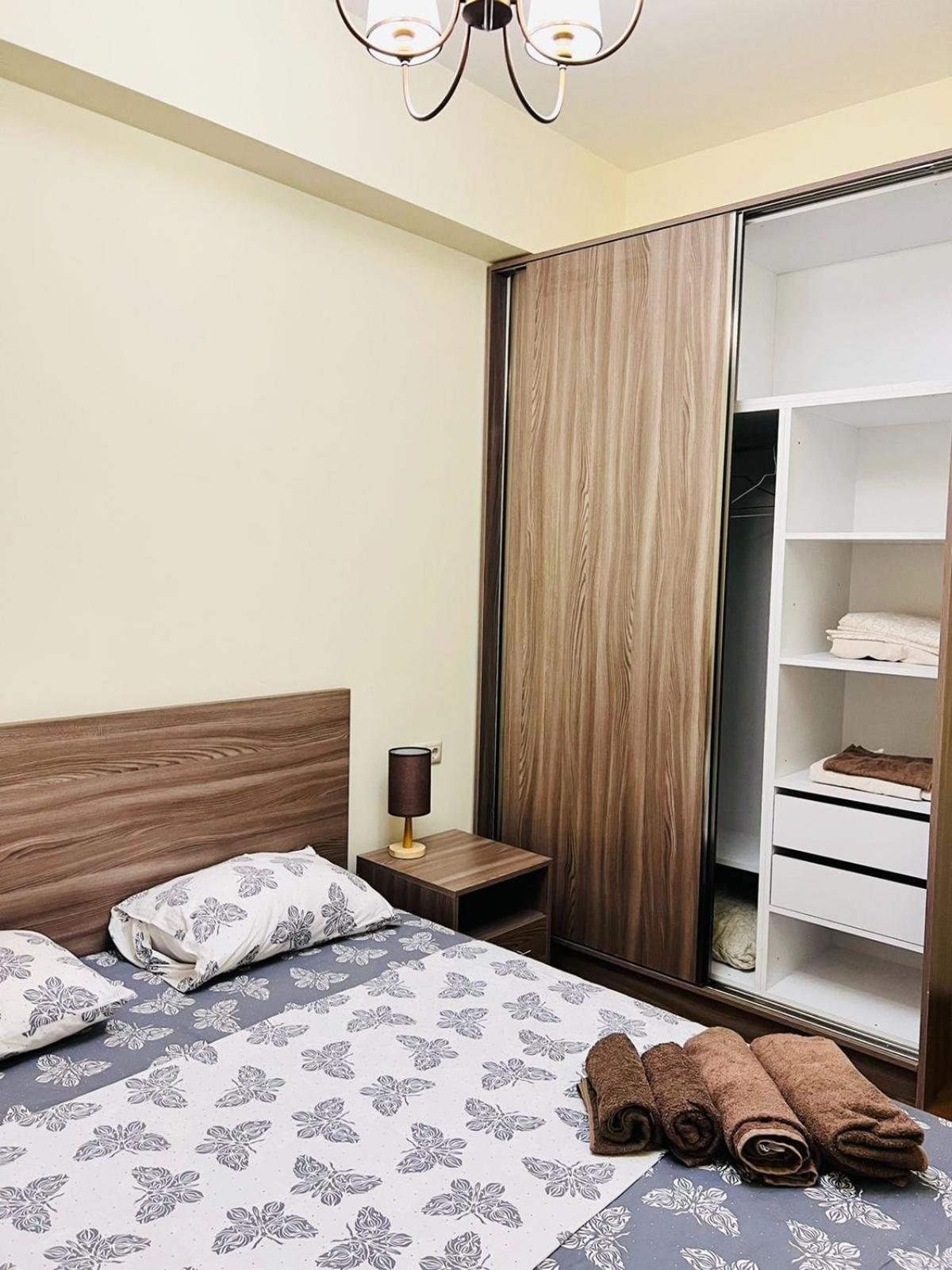 Modern Stylish 1 bedroom Apartment by Republic Square, Middle of City CENTER