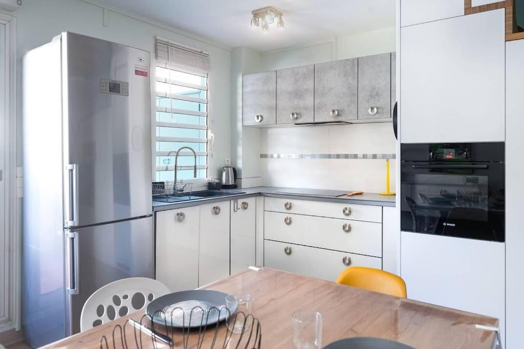 KAREDOR - Appartement 4 personnes à 2 pas du centre-ville de Saint-Denis et des axes routiers principaux - avec parking privé view 3