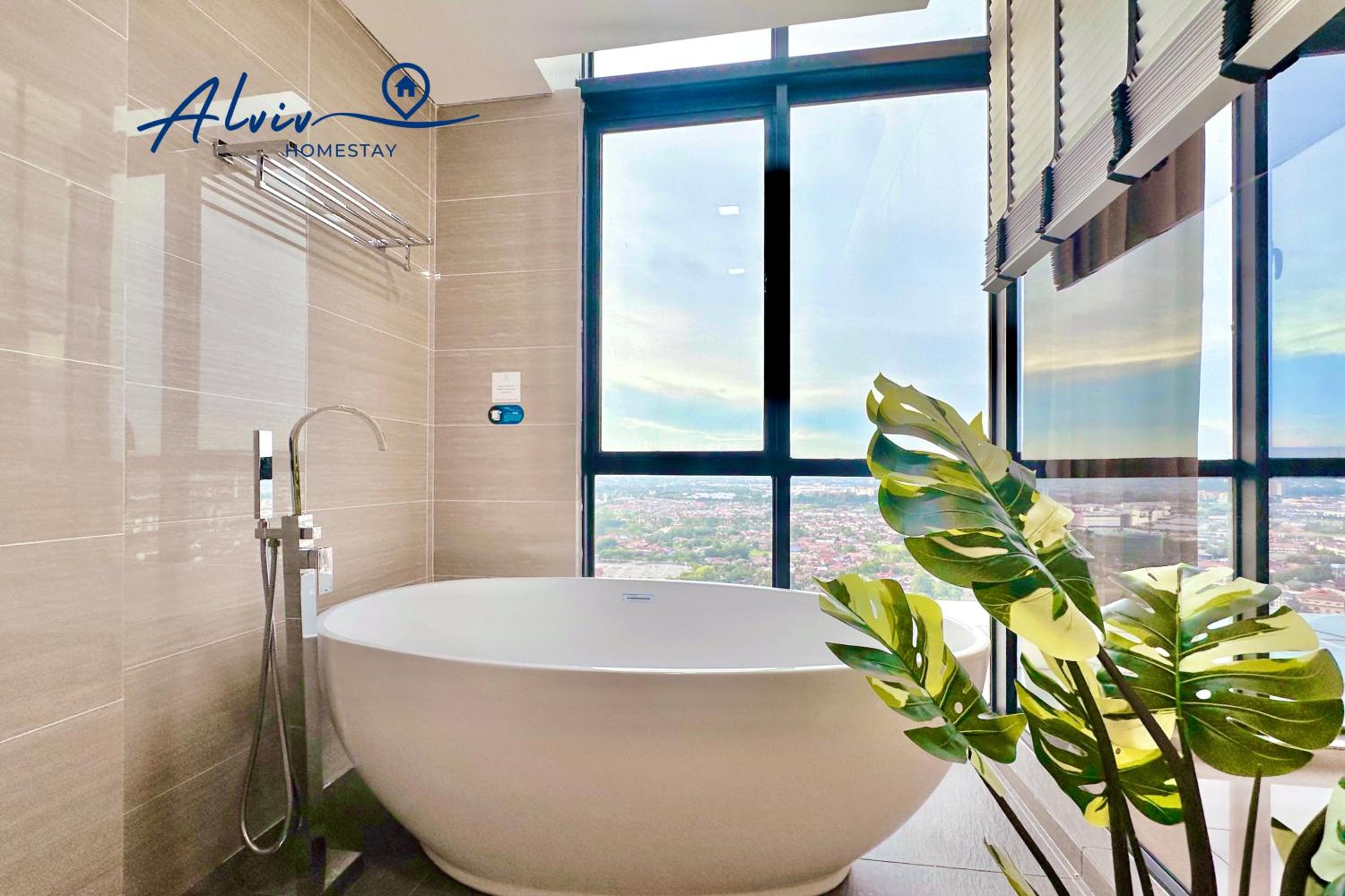 Hotel Alviv 99 Suites I 2-4pax I Luxury Suite I Bathtub I City I 5min River Cruise - Image 1