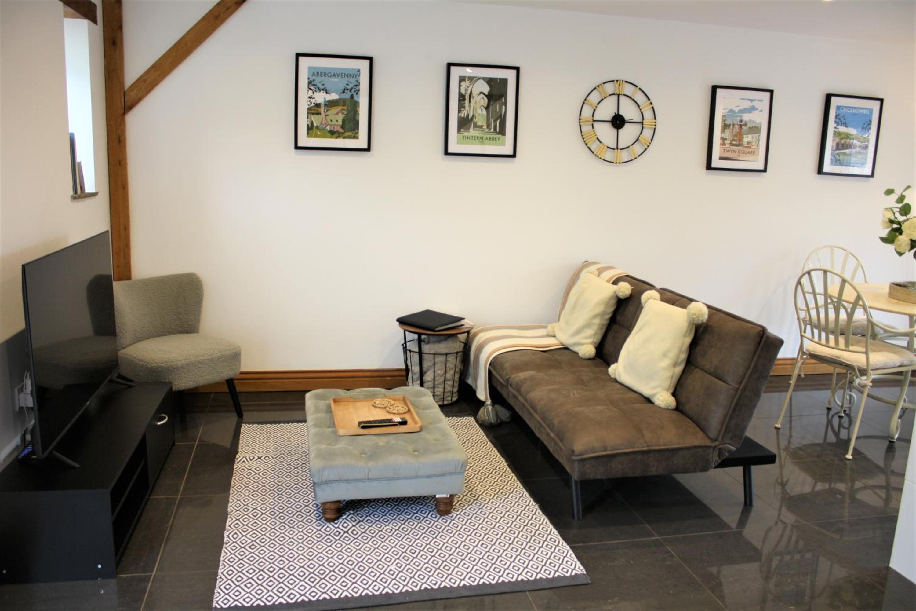 Oak Cottage - Perfect for Golfing, Walking & Relaxing view 2