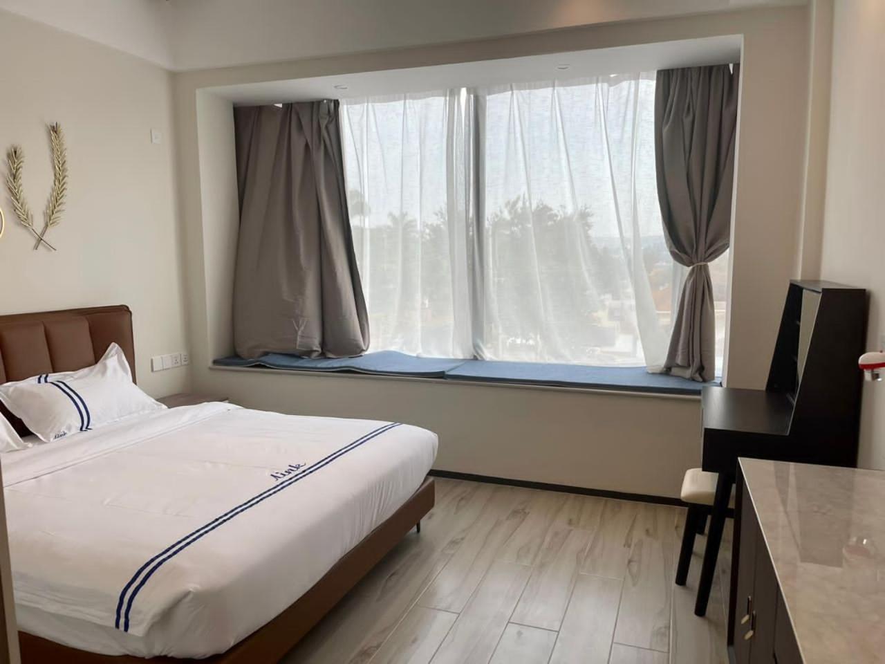 Claire Aparthotel