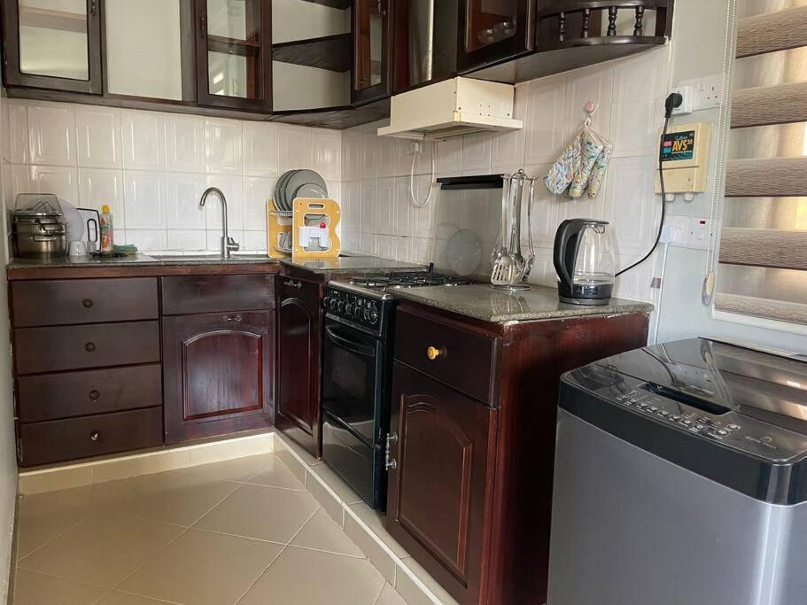 Cheerful studio apartment view 3