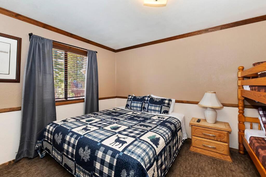Beautiful 3 BR Cabin/Great Views/Lots of Amenities view 5