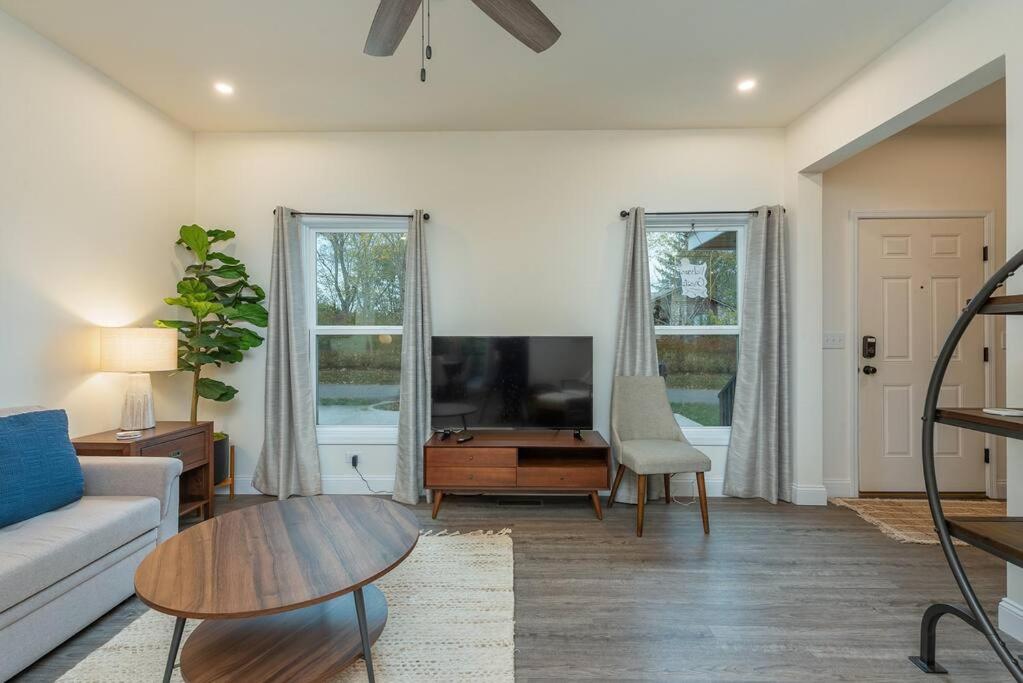 Asheville Overlook! Comfy 2br Asheville Apt/House! view 3