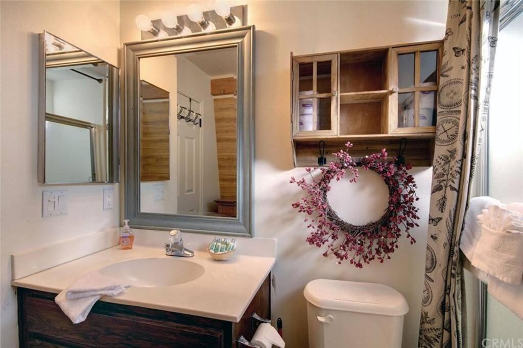 Cozy Mountain Retreat with Private Jacuzzi view 5