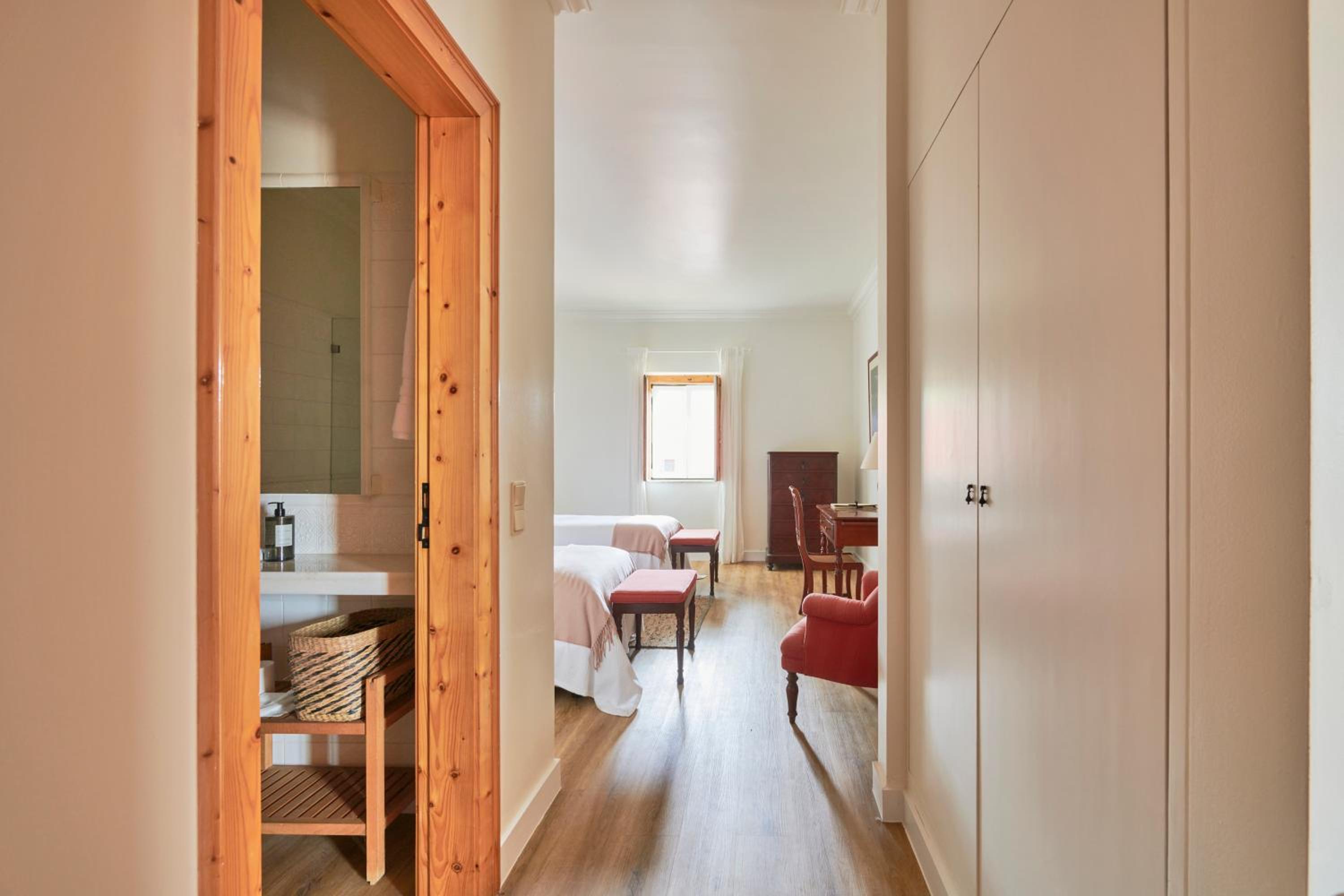 Deluxe Bedroom in Farmhouse, Swimming Pool, By TimeCooler