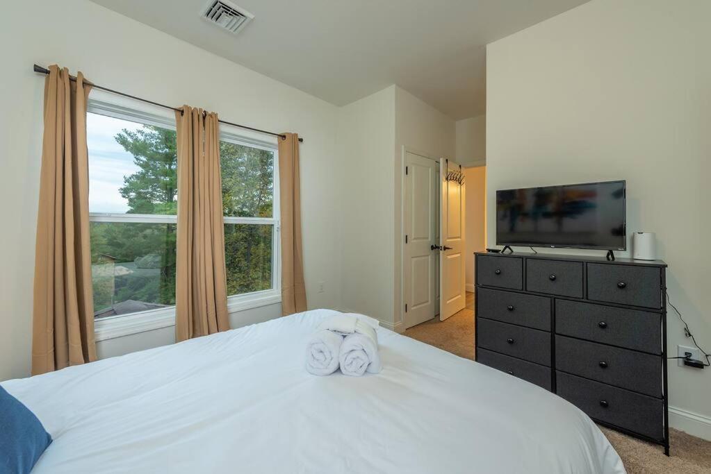 Pisgah Place! Comfy 2br Asheville Apt/House! view 4