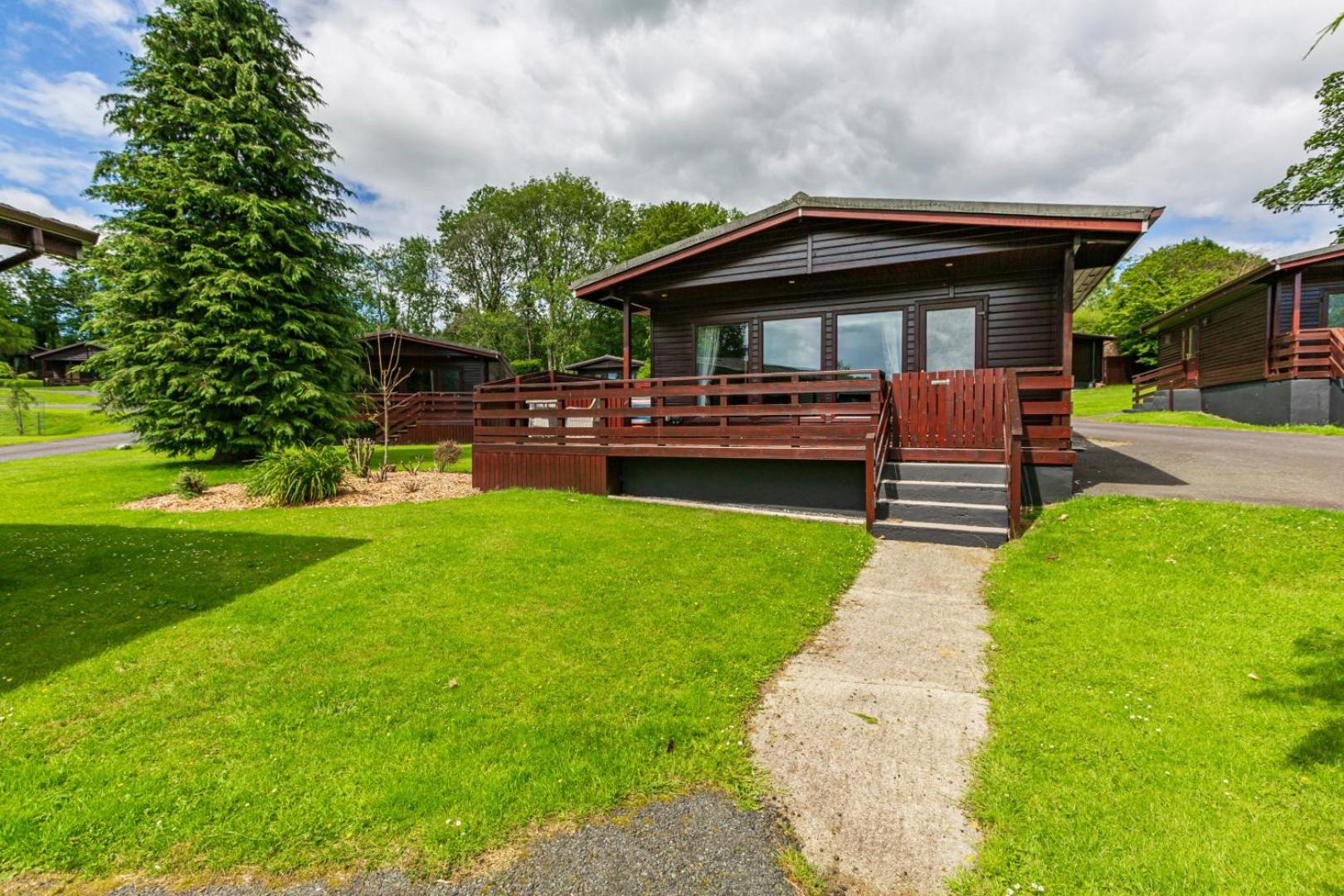 Bluebell Lodge 10 with Hot Tub view 4