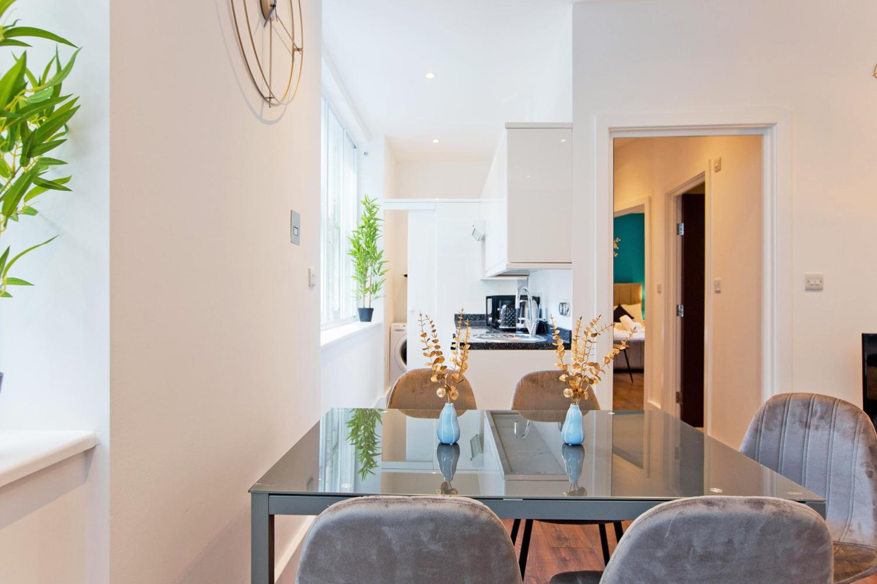 Imperial Middlesex Street Apartments