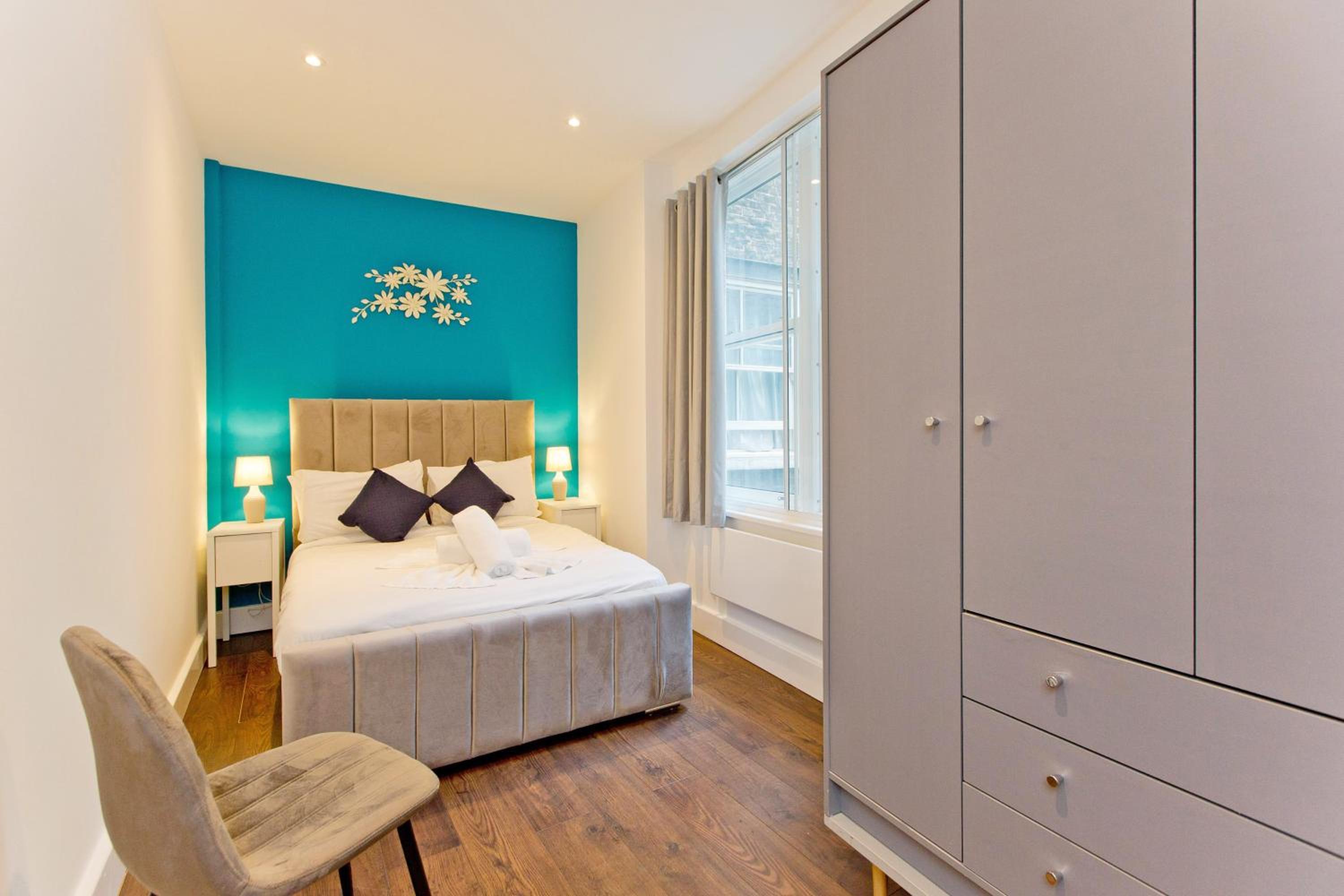 Imperial Middlesex Street Apartments