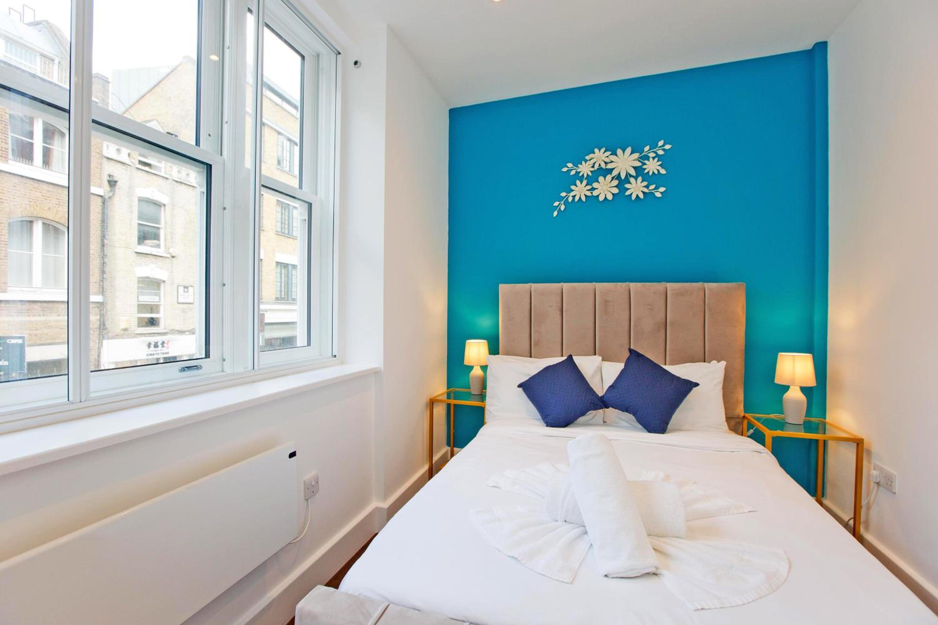 Imperial Middlesex Street Apartments