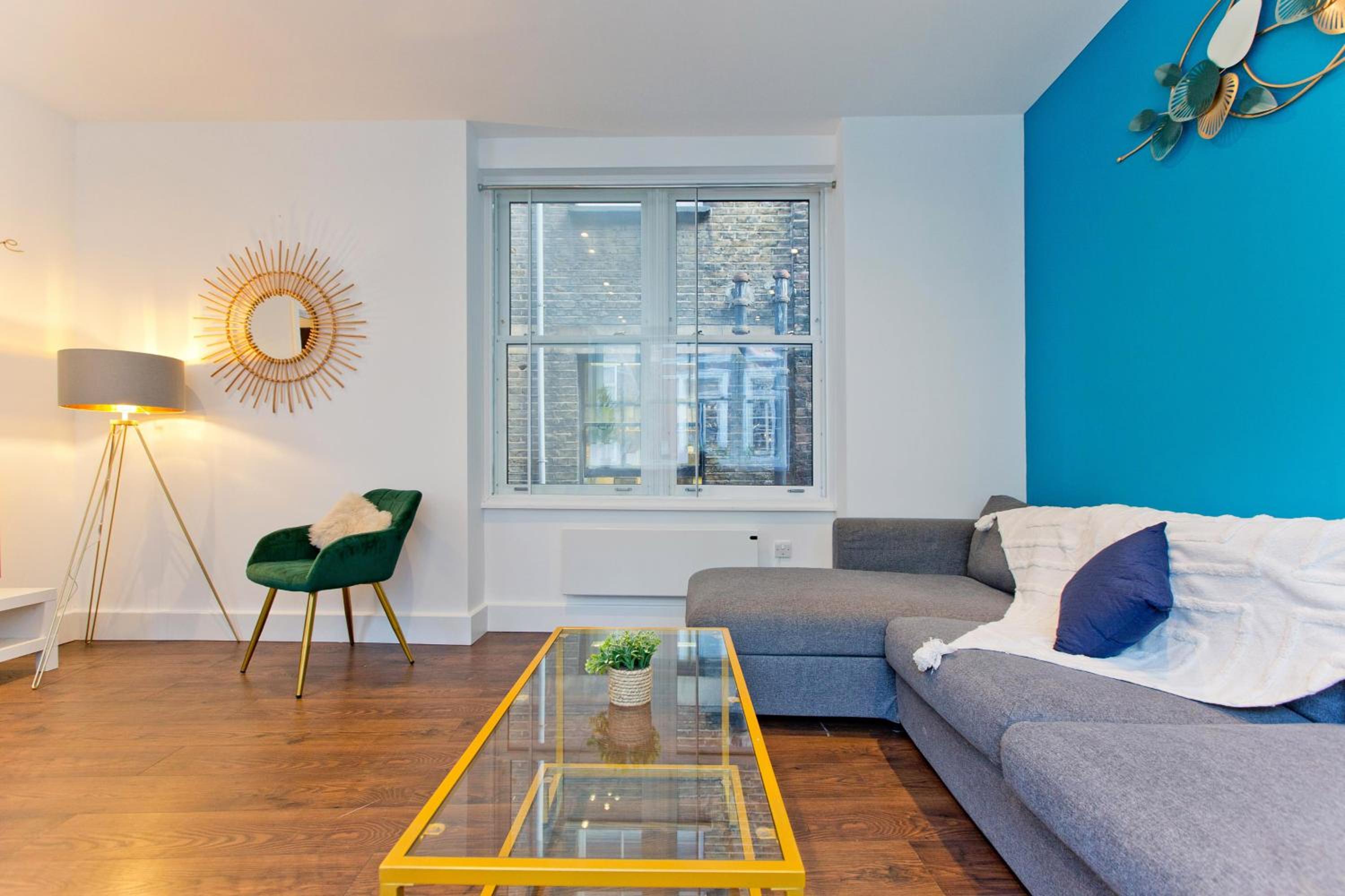 Imperial Middlesex Street Apartments