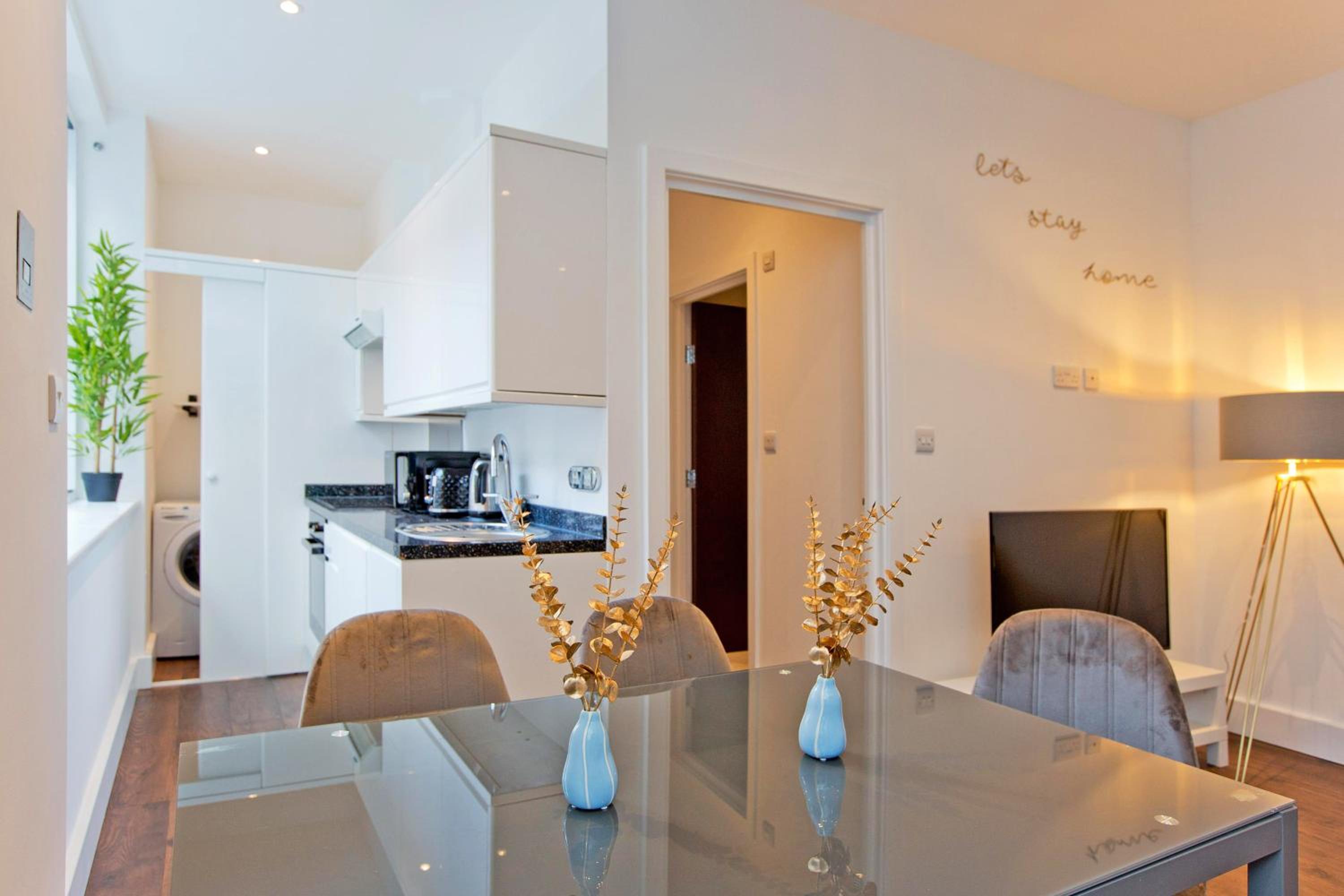 Imperial Middlesex Street Apartments