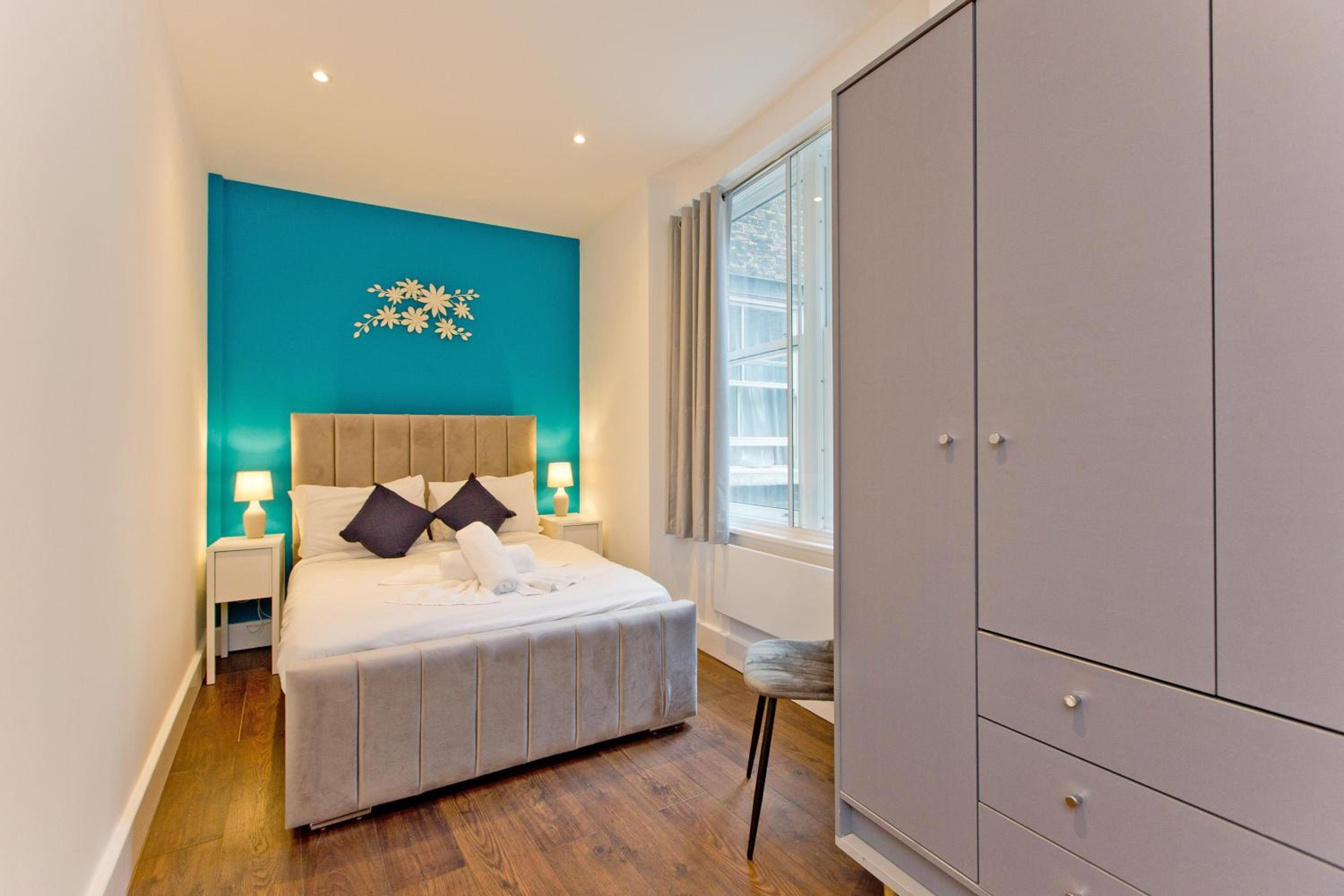 Imperial Middlesex Street Apartments
